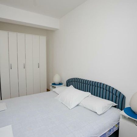 Apartment With Sea View Рафаиловичи Екстериор снимка