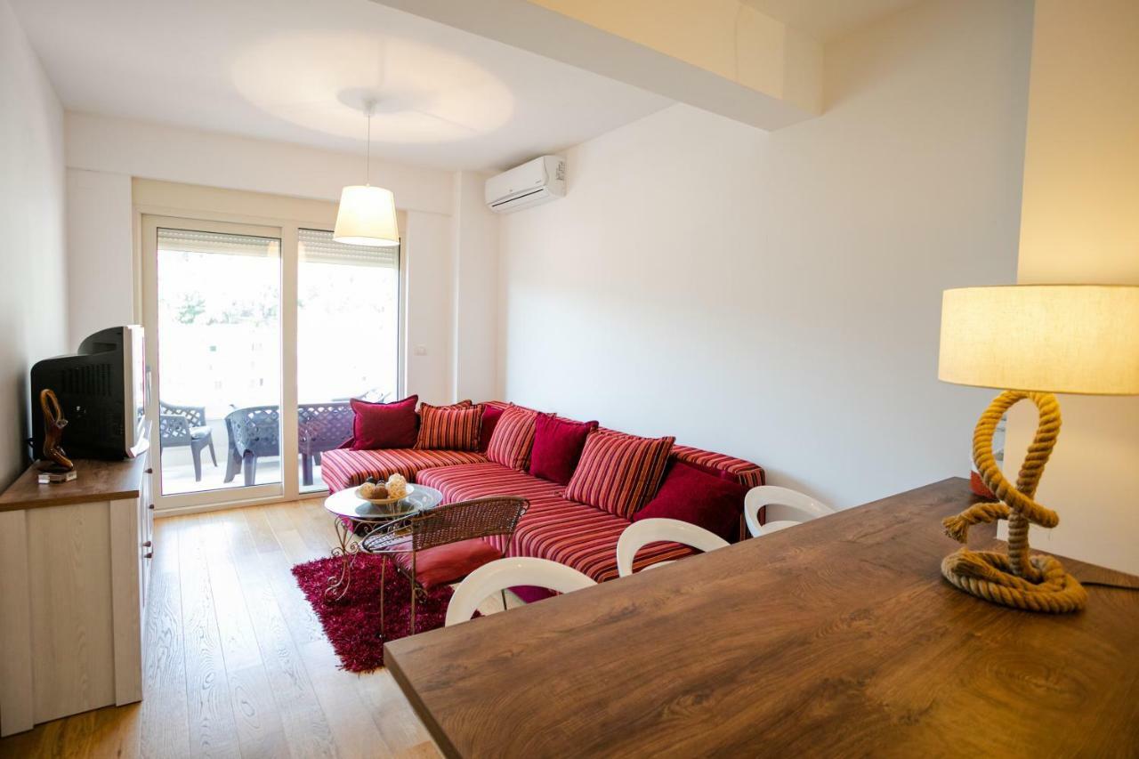 Apartment With Sea View Рафаиловичи Екстериор снимка