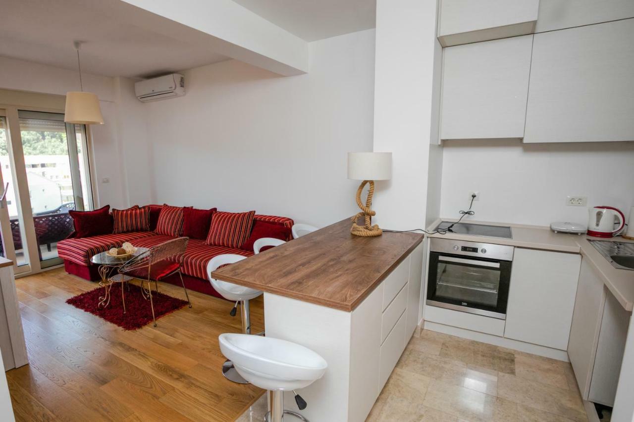 Apartment With Sea View Рафаиловичи Екстериор снимка