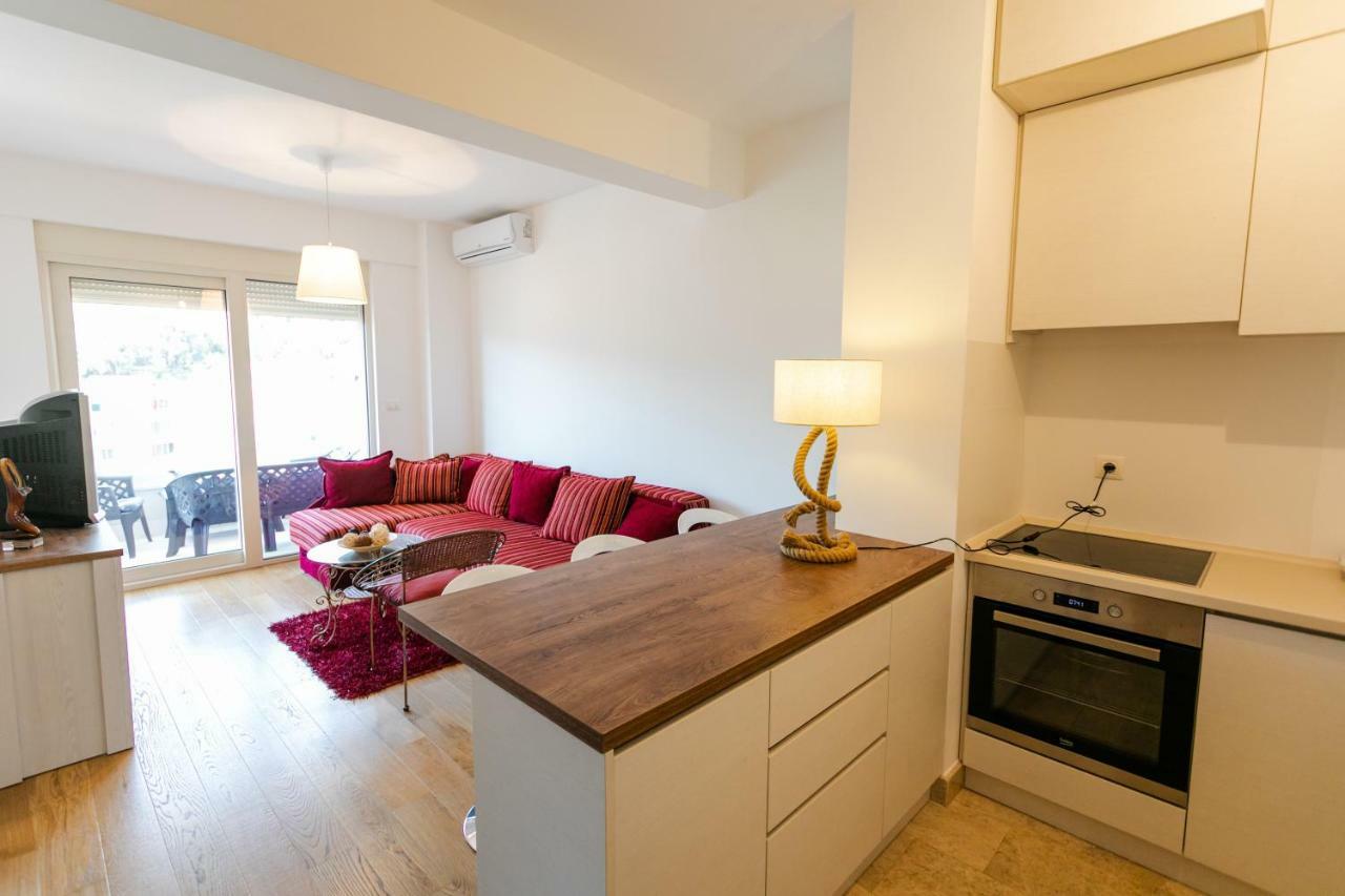 Apartment With Sea View Рафаиловичи Екстериор снимка