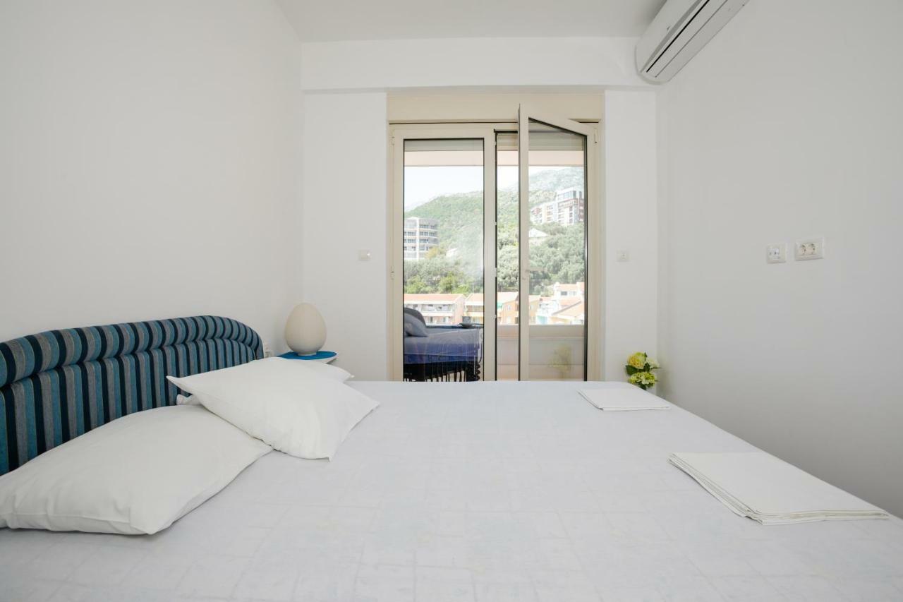 Apartment With Sea View Рафаиловичи Екстериор снимка