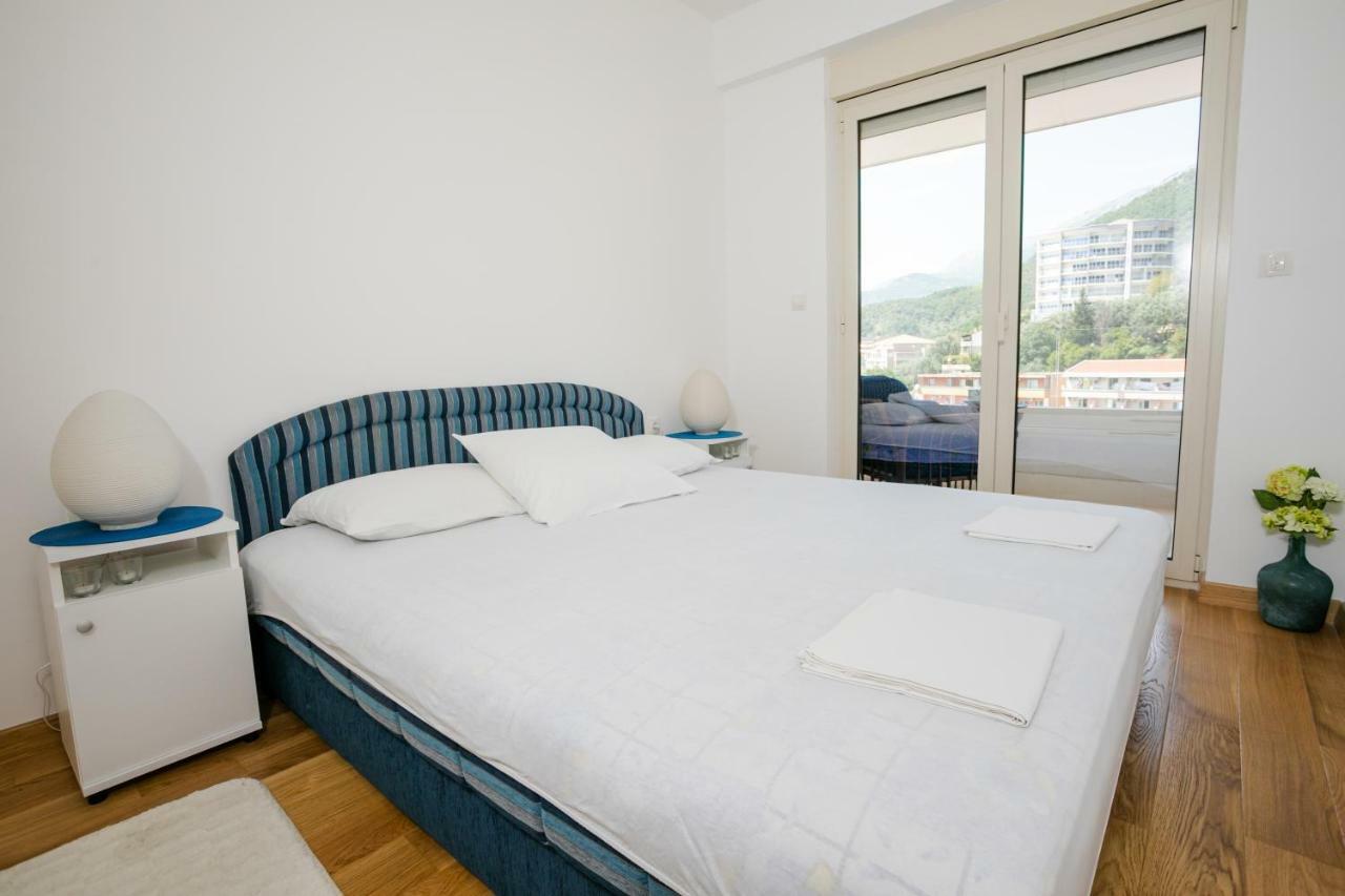 Apartment With Sea View Рафаиловичи Екстериор снимка